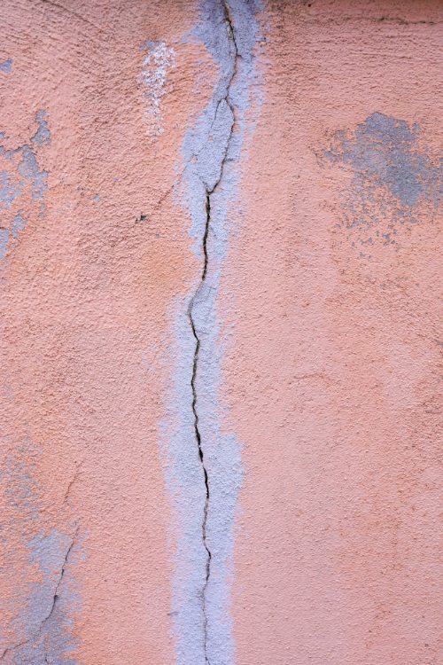 Fissures sur votre maison : lesquelles sont bénignes, lesquelles doivent alerter ?